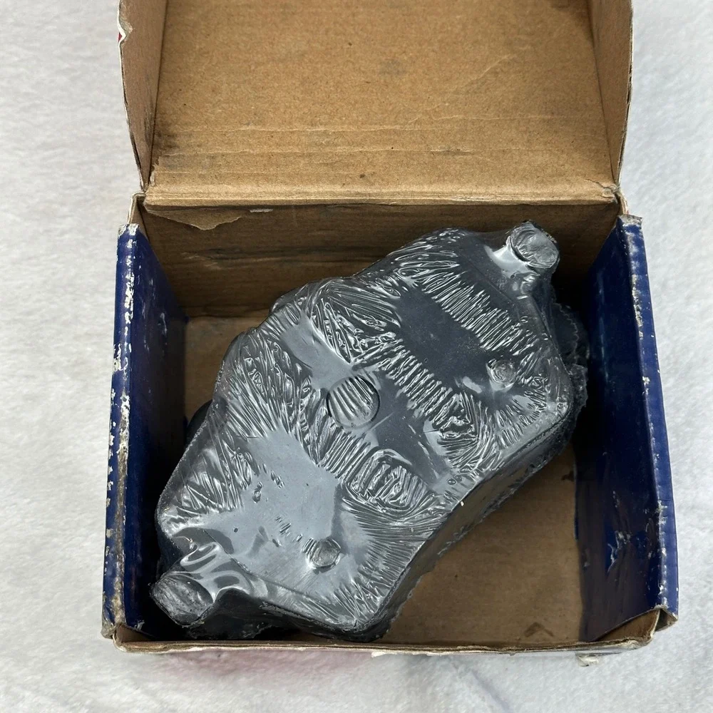 Duralast MKD1204 Semi Metallic Brake Pads Set 4 Pieces New‎